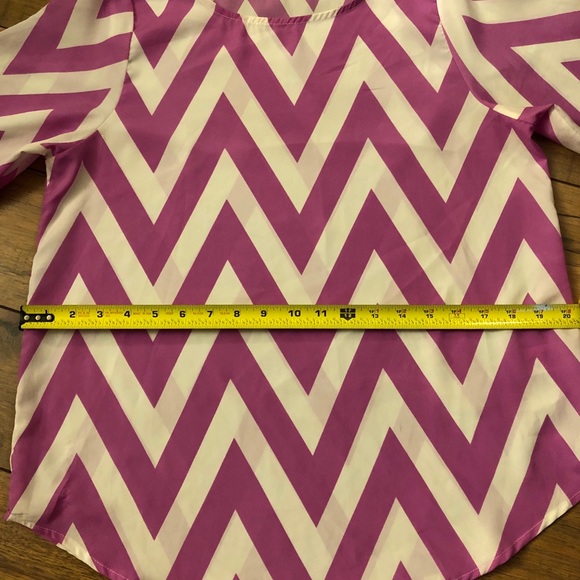 Everly Chevron Top - Picture 5 of 7